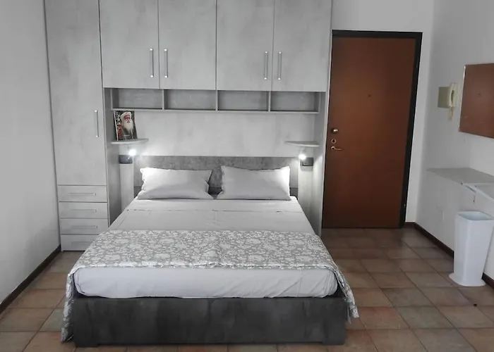 Gin E Gepa Monolocale Como