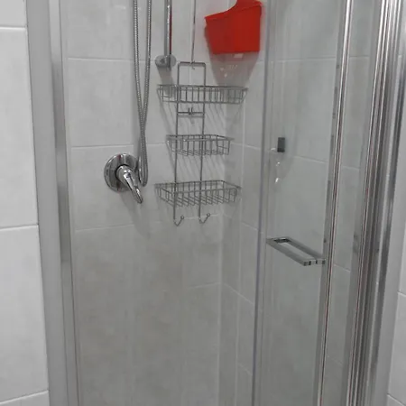 Gin E Gepa Monolocale Daire Como